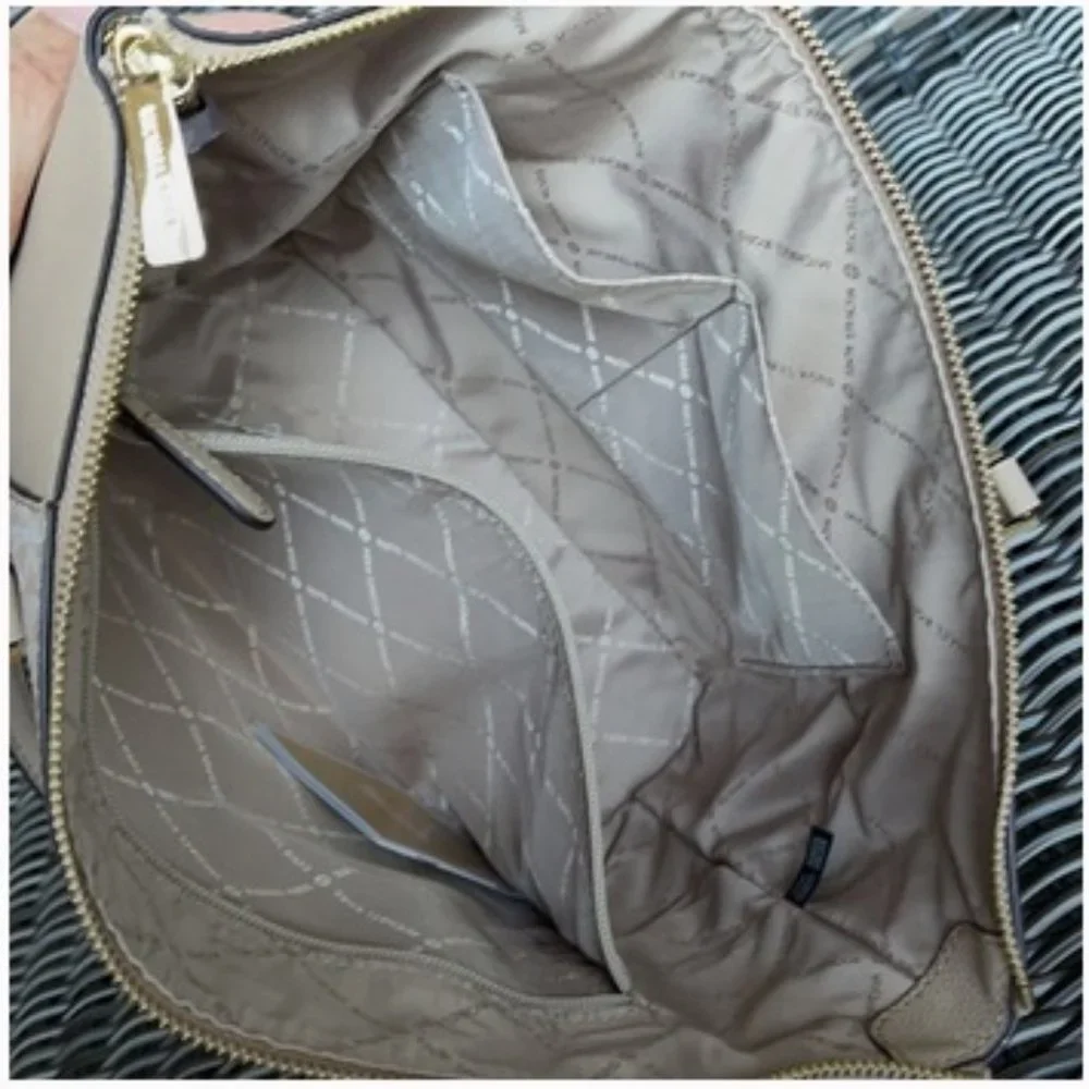 Michael Kors Charlotte Large Top Zip Tote - Picture 15 of 16